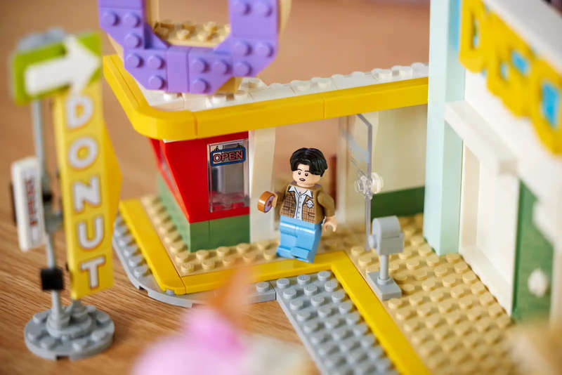 LEGO® Ideas BTS Dynamite (21339) music video set