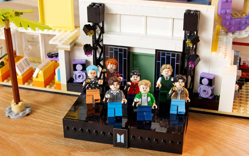 LEGO® Ideas BTS Dynamite (21339) music video set