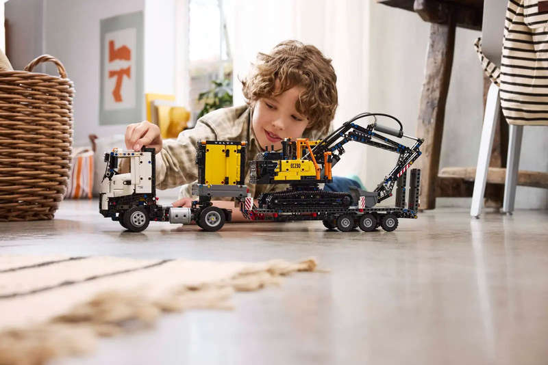 LEGO® Technic Volvo FMX Truck &amp; EC230 Electric Excavator (42175)