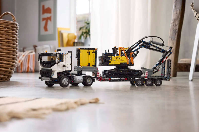 LEGO® Technic Volvo FMX Truck &amp; EC230 Electric Excavator (42175)