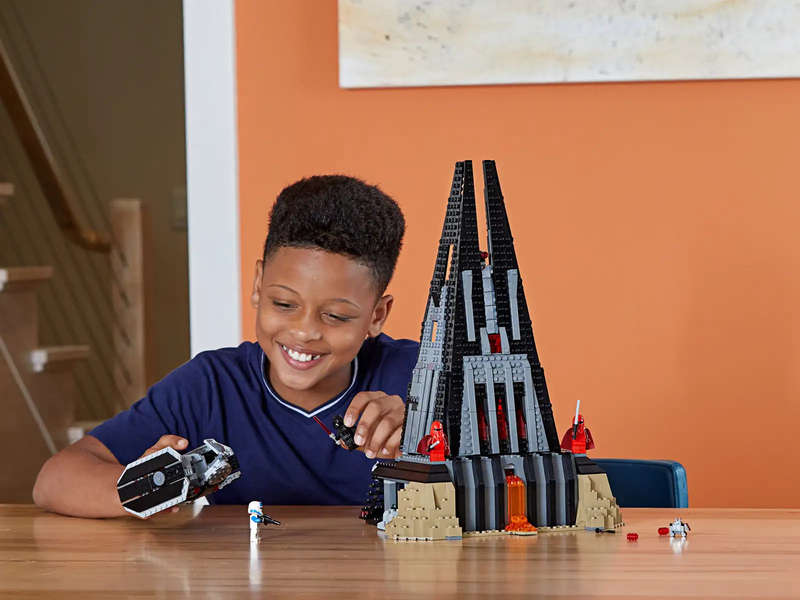 LEGO Star Wars 75251 Darth Vaders Castle (Retired Set)
