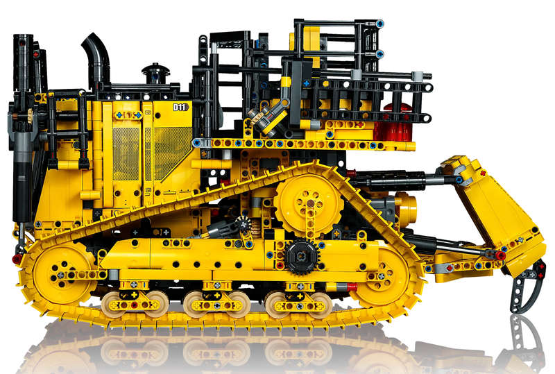LEGO Technic 42131 App-Controlled Cat D11 Bulldozer