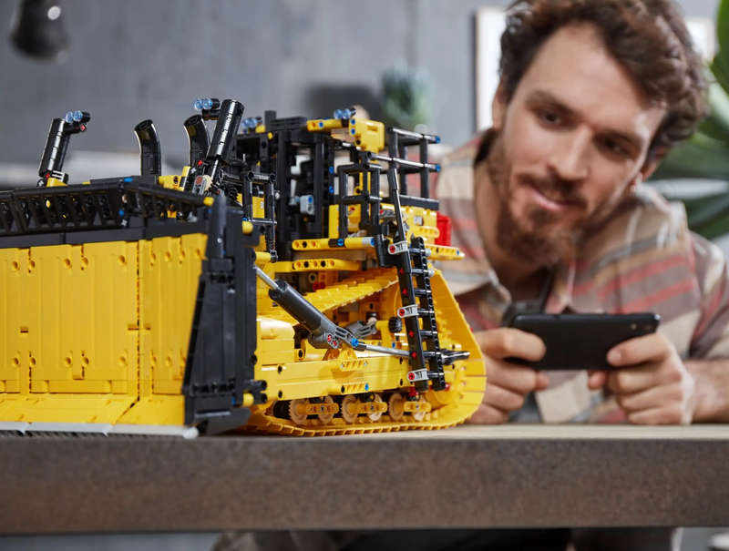 LEGO Technic 42131 App-Controlled Cat D11 Bulldozer