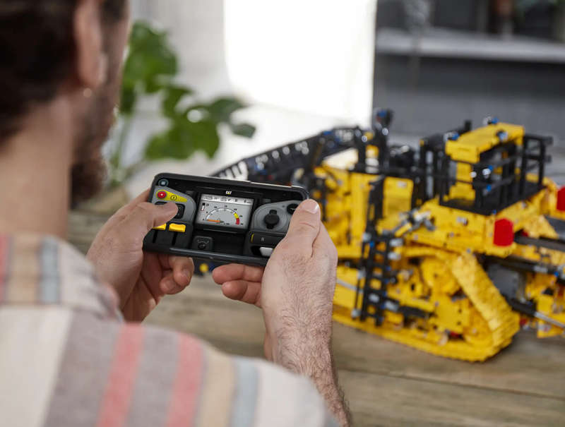 LEGO Technic 42131 App-Controlled Cat D11 Bulldozer