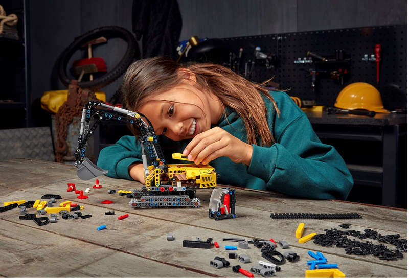LEGO Technic 42121 Heavy-Duty Excavator