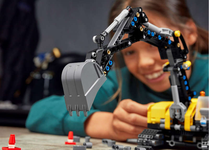 LEGO Technic 42121 Heavy-Duty Excavator