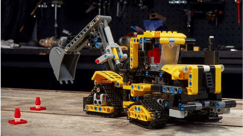 LEGO Technic 42121 Heavy-Duty Excavator