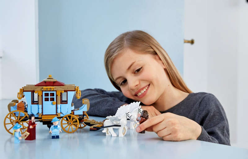 LEGO Harry Potter 75958 Beauxbatons Carriage: Arrival at Hogwarts