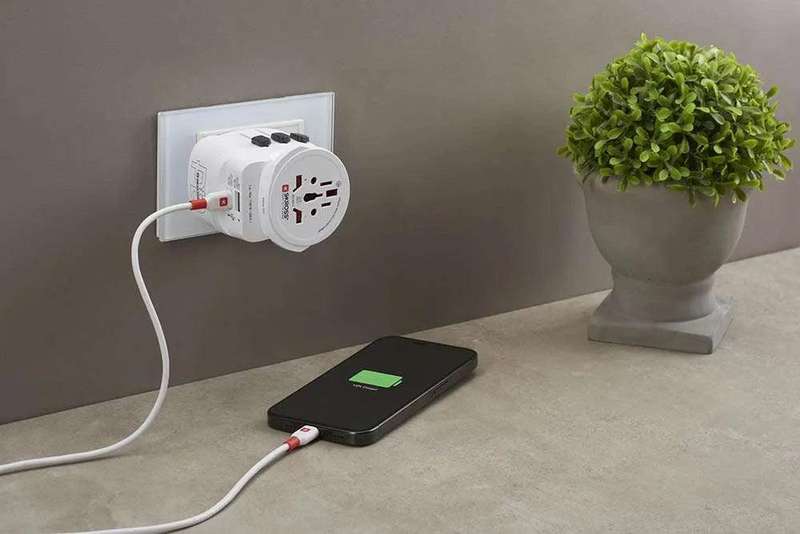 SKROSS - PRO Light USB (4xA) - World Travel Adapter with USB Charging