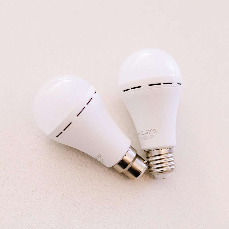 Elecstor E27 7 W Rechargeable Warm White