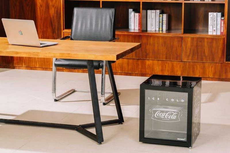 46 L Counter Top Beverage Cooler W/ Glass Door Coca Cola Black