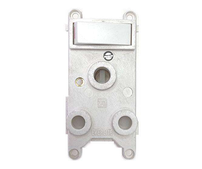 Switched White Socket Vertical 16 A 250 V. No Plate. Rb Socket 7007