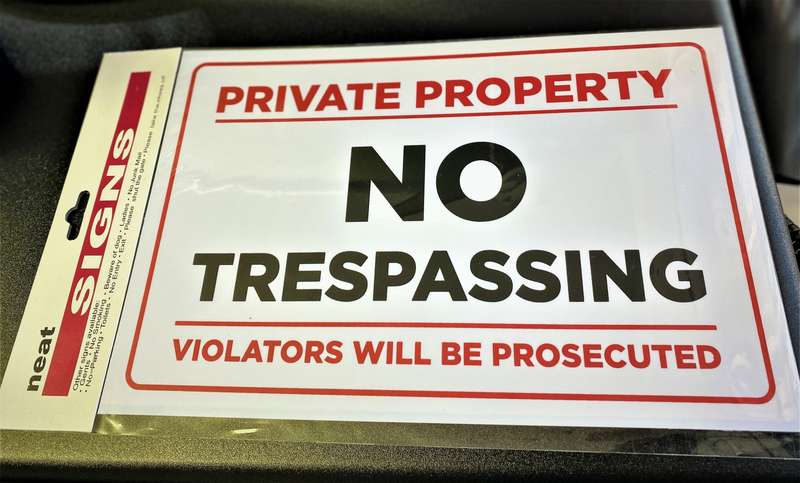 Red And Black "NO TRESPASSING" Plastic Board 20cm x 30cm x 3mm
