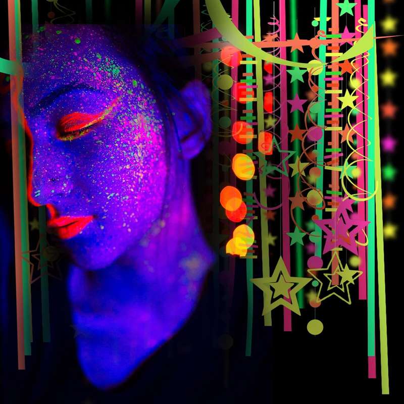 155m Glow In The Dark Neon Paper Garland Crepe Streamers Party Supplies