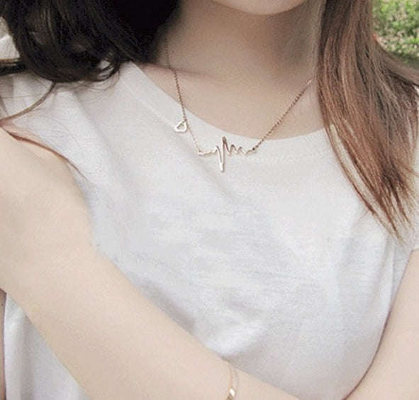 Necklace Love Shaped Titanium Steel Heartbeat Lockbone Chain Heart Pendant Necklace Female Retro ...
