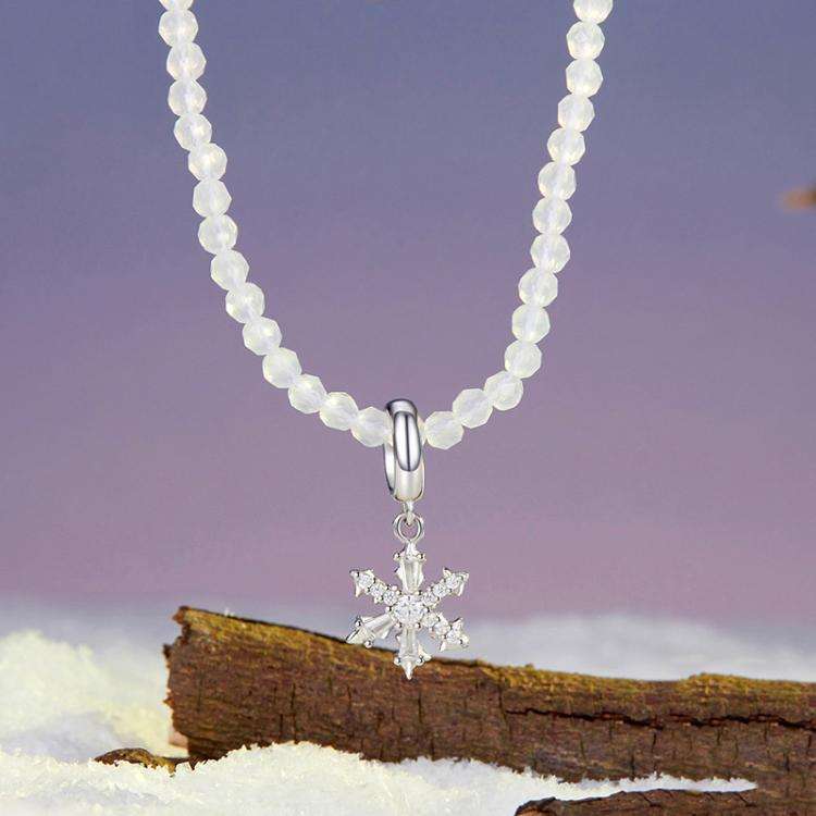 S925 Sterling Silver Platinum-Plated Romantic Winter Snowflake Necklace(BSN416)