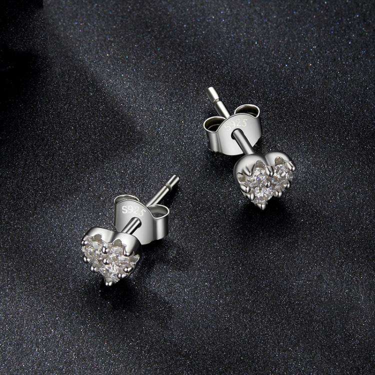 S925 Sterling Silver Heart Shining Moissanite Earrings(MSE073)