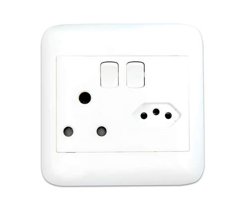 4X4 SINGLE + ZA SWITCHED SOCKET