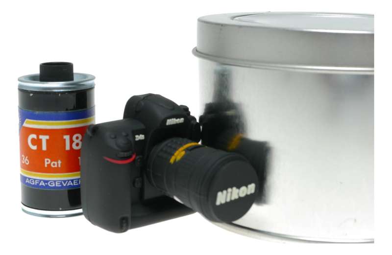 Nikon D4 DSLR Camera with AF-S NIKKOR 24-70mm f/2.8G ED Lens