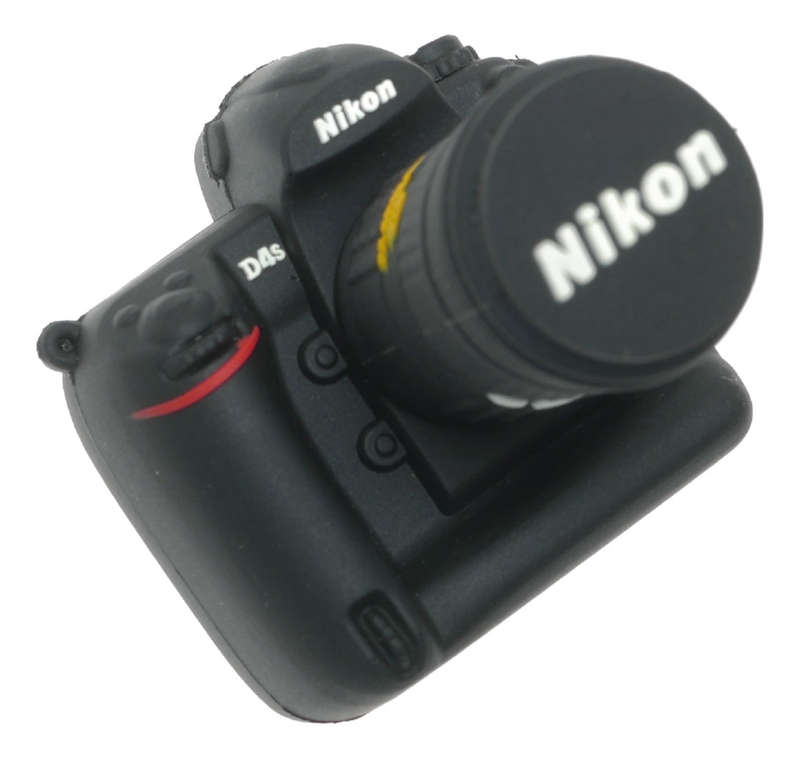 Nikon D4 DSLR Camera with AF-S NIKKOR 24-70mm f/2.8G ED Lens