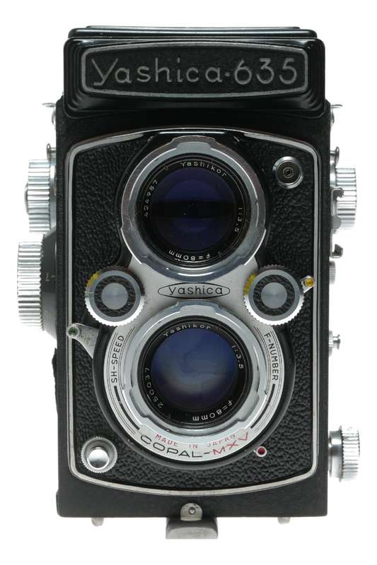 Yashica - 635 TLR Camera Yashinon 80mm f/3.5 Lens, Made