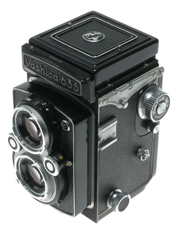 Yashica - 635 TLR Camera Yashinon 80mm f/3.5 Lens, Made