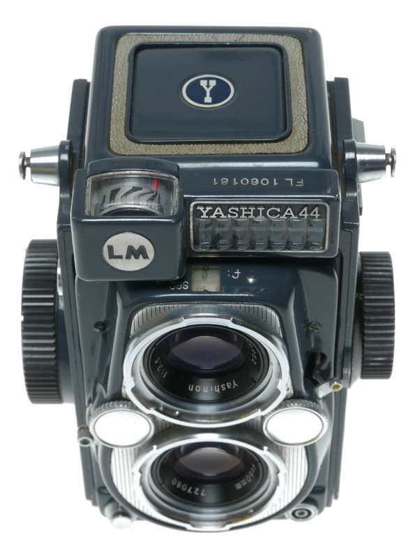 Yashica 44 Twin Lens Reflex Camera Yashinon 60mm f/3.5 Lens