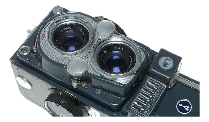 Yashica 44 Twin Lens Reflex Camera Yashinon 60mm f/3.5 Lens