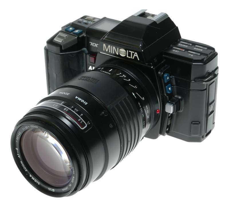 Minolta 7000 AF SLR Camera Sigma Zoom 28 - 135mm f/3.5 -