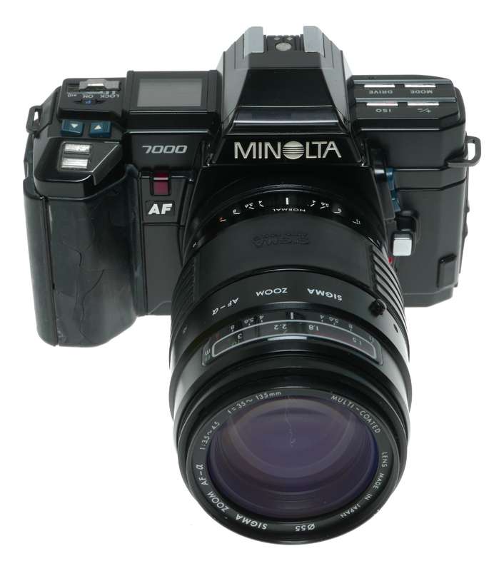 Minolta 7000 AF SLR Camera Sigma Zoom 28 - 135mm f/3.5 -