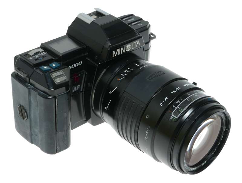 Minolta 7000 AF SLR Camera Sigma Zoom 28 - 135mm f/3.5 -