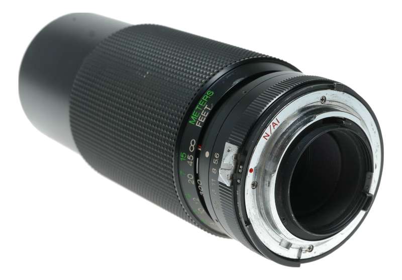 Vivitar 75-300mm f/5.6 Close Focusing Zoom Lens Multi-Coated