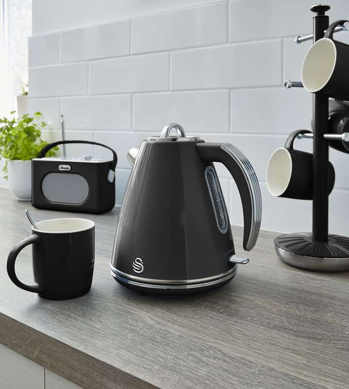 Swan 1.5 Litre Black Retro Jug Kettle-SRK15B