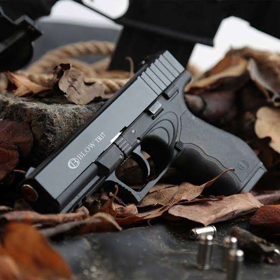 Blow TR17 Black Blank/Pepper Gun (Semi Auto|17+1|9mm PAK)