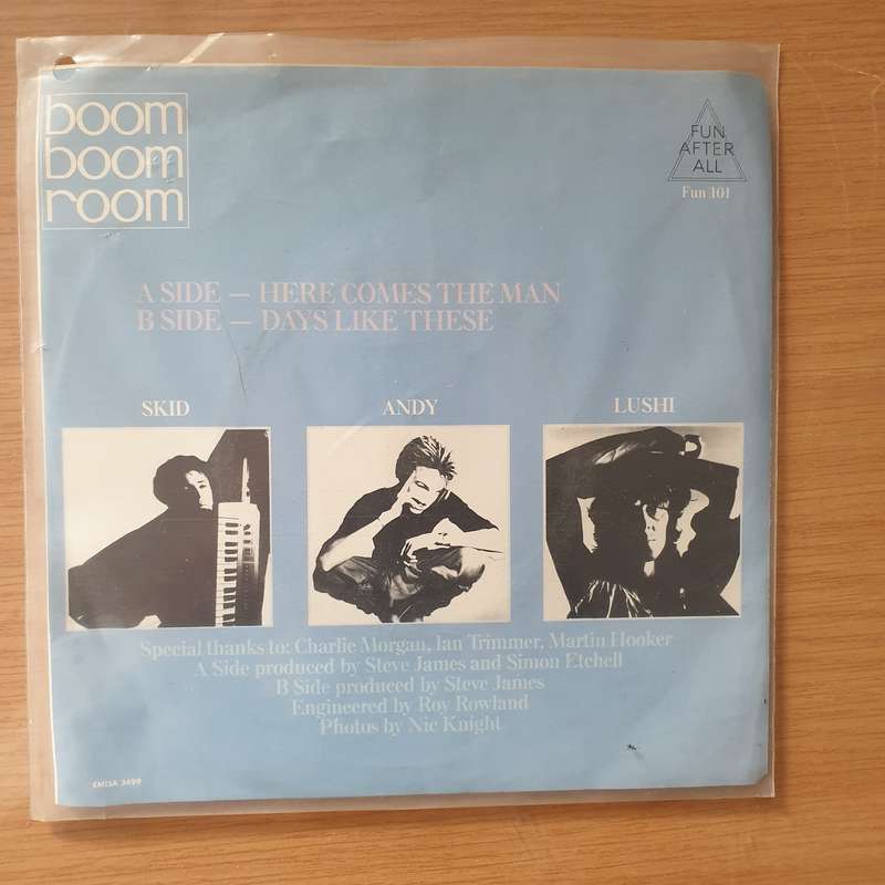 Boom Boom Room  Here Comes The Man - Vinyl 7" Record - Very-Good+ Quality (VG+) (verygoodplus7)