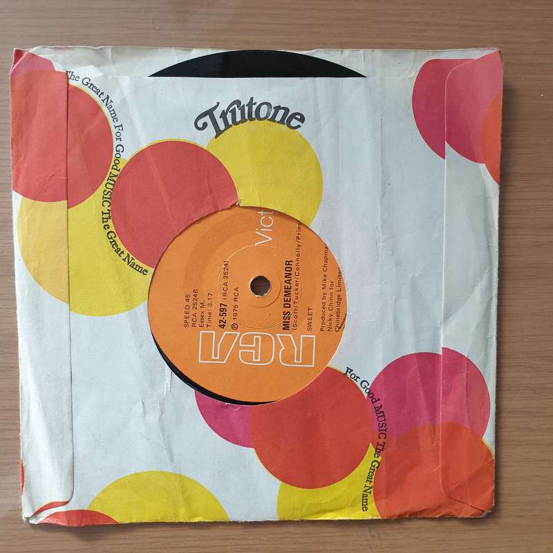 Sweet  Fox On The Run - Vinyl 7" Record - Very-Good+ Quality (VG+) (verygoodplus7)