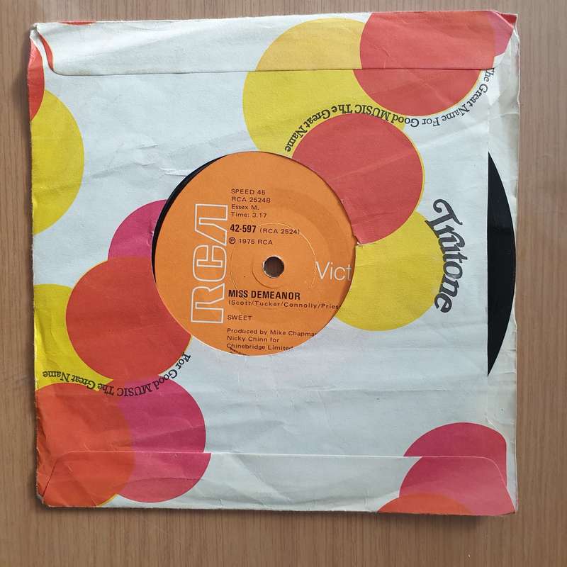 Sweet  Fox On The Run - Vinyl 7" Record - Very-Good+ Quality (VG+) (verygoodplus7)