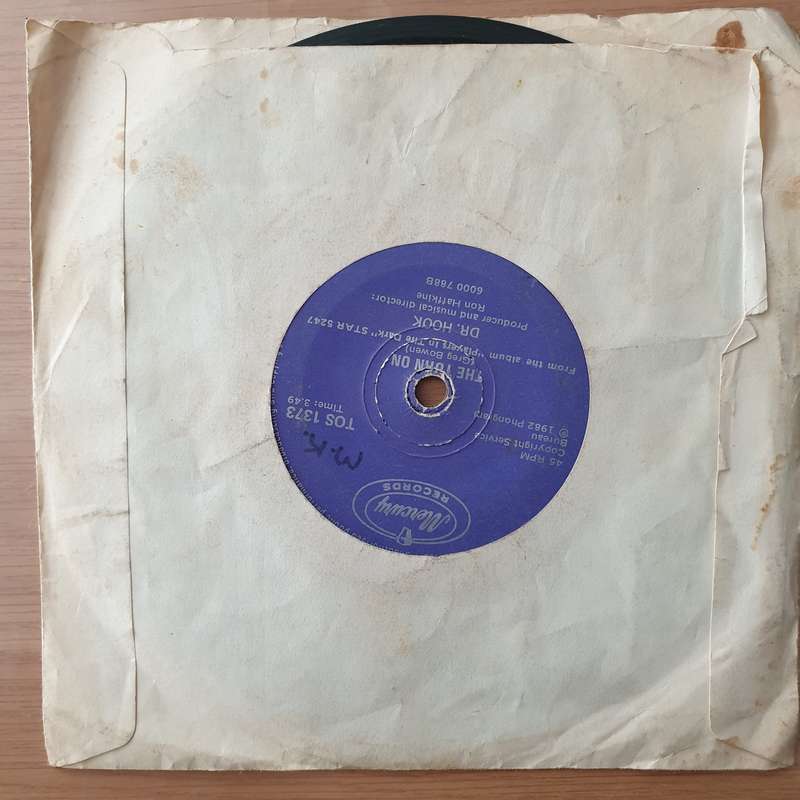 Dr. Hook  Baby Makes Her Blue Jeans Talk - Vinyl 7" Record - Very-Good Quality (VG)  (verry7)