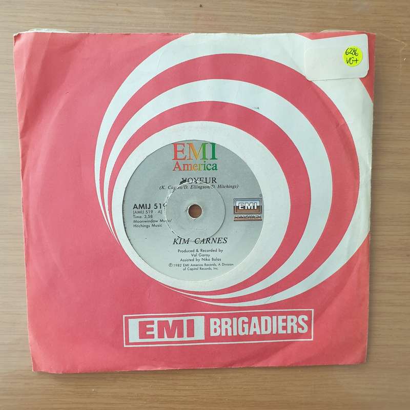 Kim Carnes  Voyeur - Vinyl 7" Record - Very-Good+ Quality (VG+) (verygoodplus7)