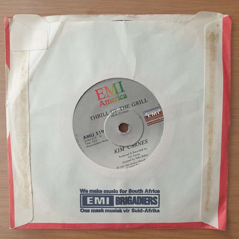 Kim Carnes  Voyeur - Vinyl 7" Record - Very-Good+ Quality (VG+) (verygoodplus7)