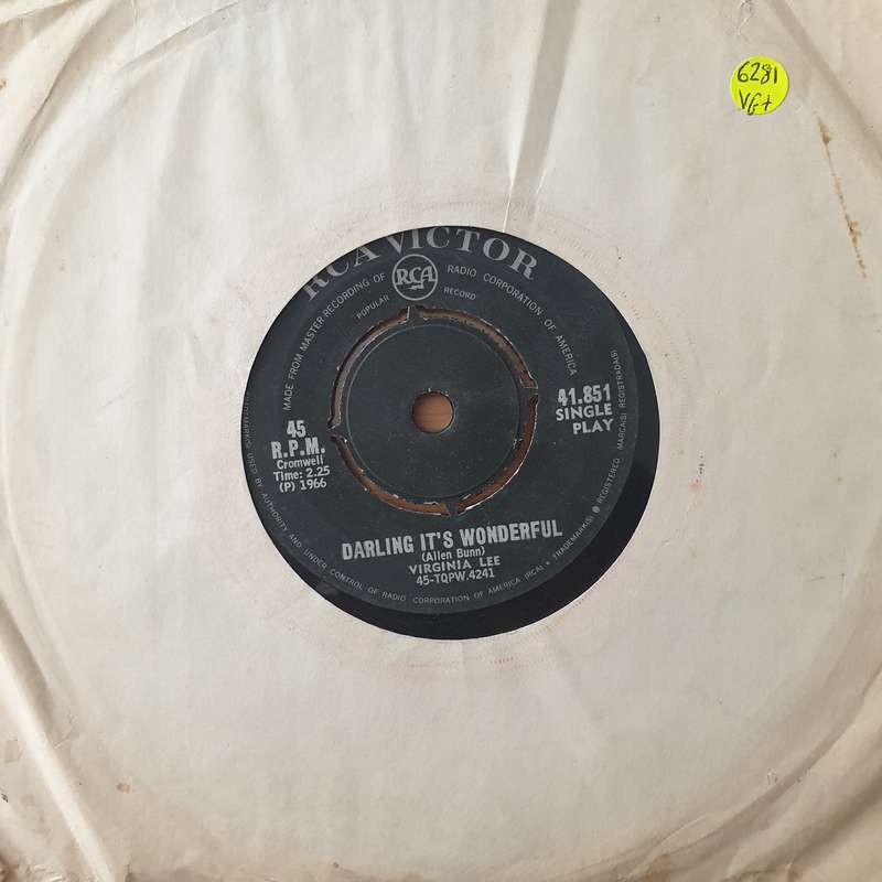 Virginia Lee - Darling It's Wonderful - Vinyl 7" Record - Very-Good+ Quality (VG+) (verygoodplus7)