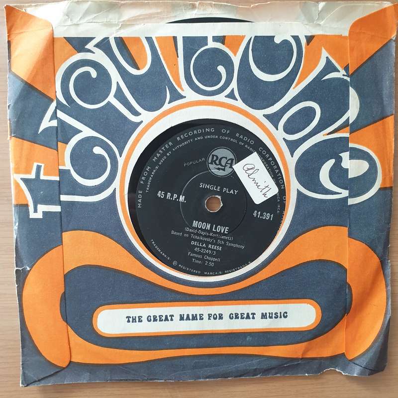Della Reese  Moon Love - Vinyl 7" Record - Very-Good+ Quality (VG+) (verygoodplus7)