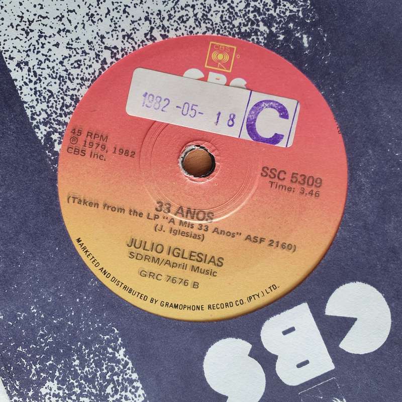 Julio Iglesias  Yours (Quiereme Mucho) - Vinyl 7" Record - Very-Good+ Quality (VG+) (verygoodp...