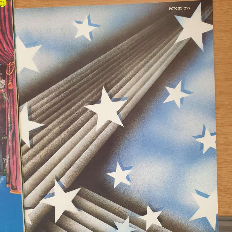 Ringo Star (Beatles) - Ringo (with Booklet) - Vinyl LP Record - Very-Good+ Quality (VG+) (verygoo...