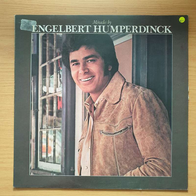 Engelbert Humperdinck  Miracles - Vinyl LP Record - Very-Good+ Quality (VG+) (verygoodplus)