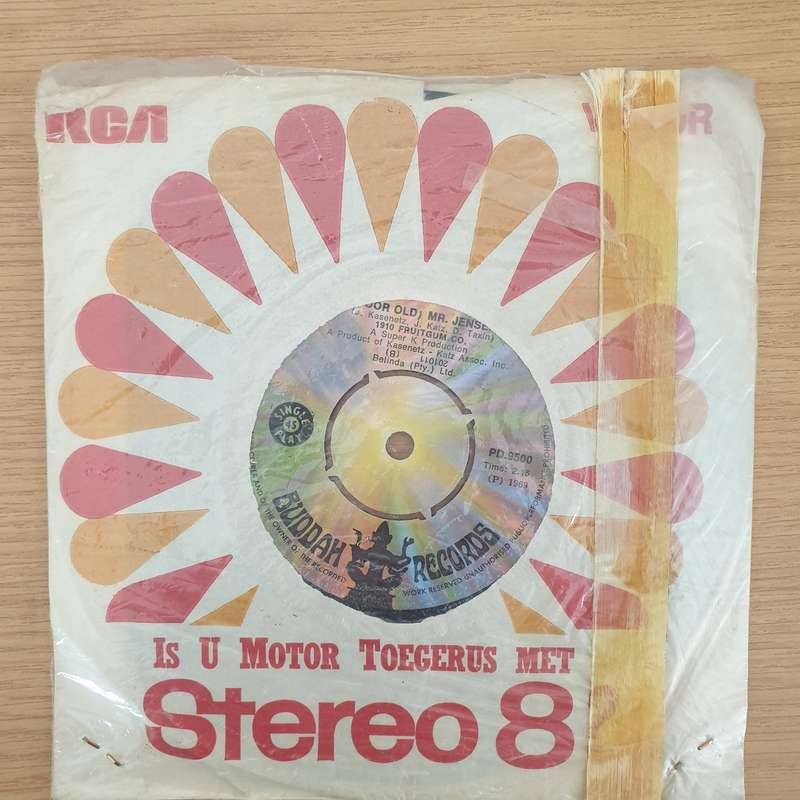 1910 Fruitgum Co.  Indian Giver - Vinyl 7" Record - Very-Good+ Quality (VG+) (verygoodplus7)