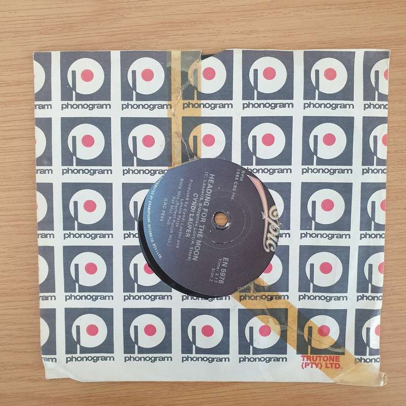 Cyndi Lauper  True Colors - Vinyl 7" Record - Very-Good+ Quality (VG+) (verygoodplus7)