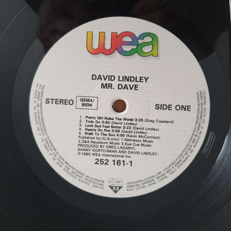 David Lindley  Mr. Dave - Vinyl LP Record - Very-Good+ Quality (VG+) (verygoodplus)