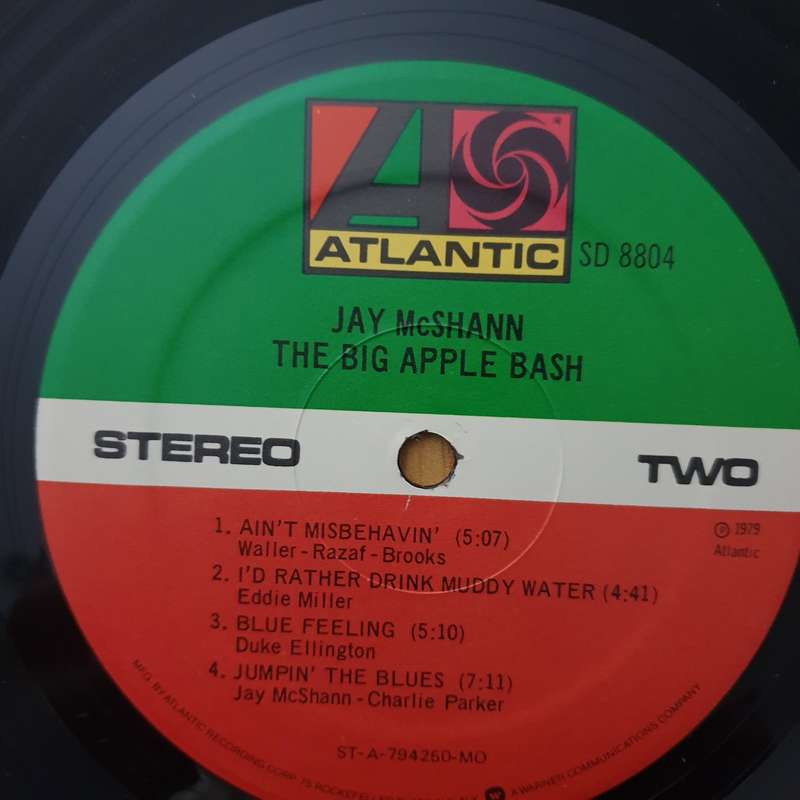 Jay McShann  The Big Apple Bash - Vinyl LP Record - Very-Good+ Quality (VG+) (verygoodplus)