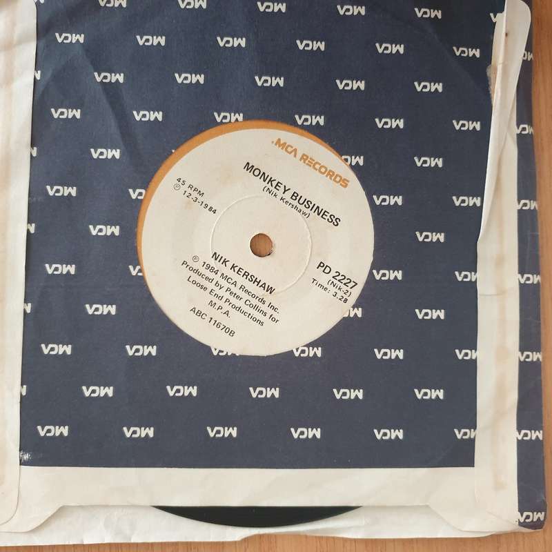 Nik Kershaw  Wouldn't It Be Good - 7" Record - Very-Good+ Quality (VG+) (verygoodplus7) (DLB)